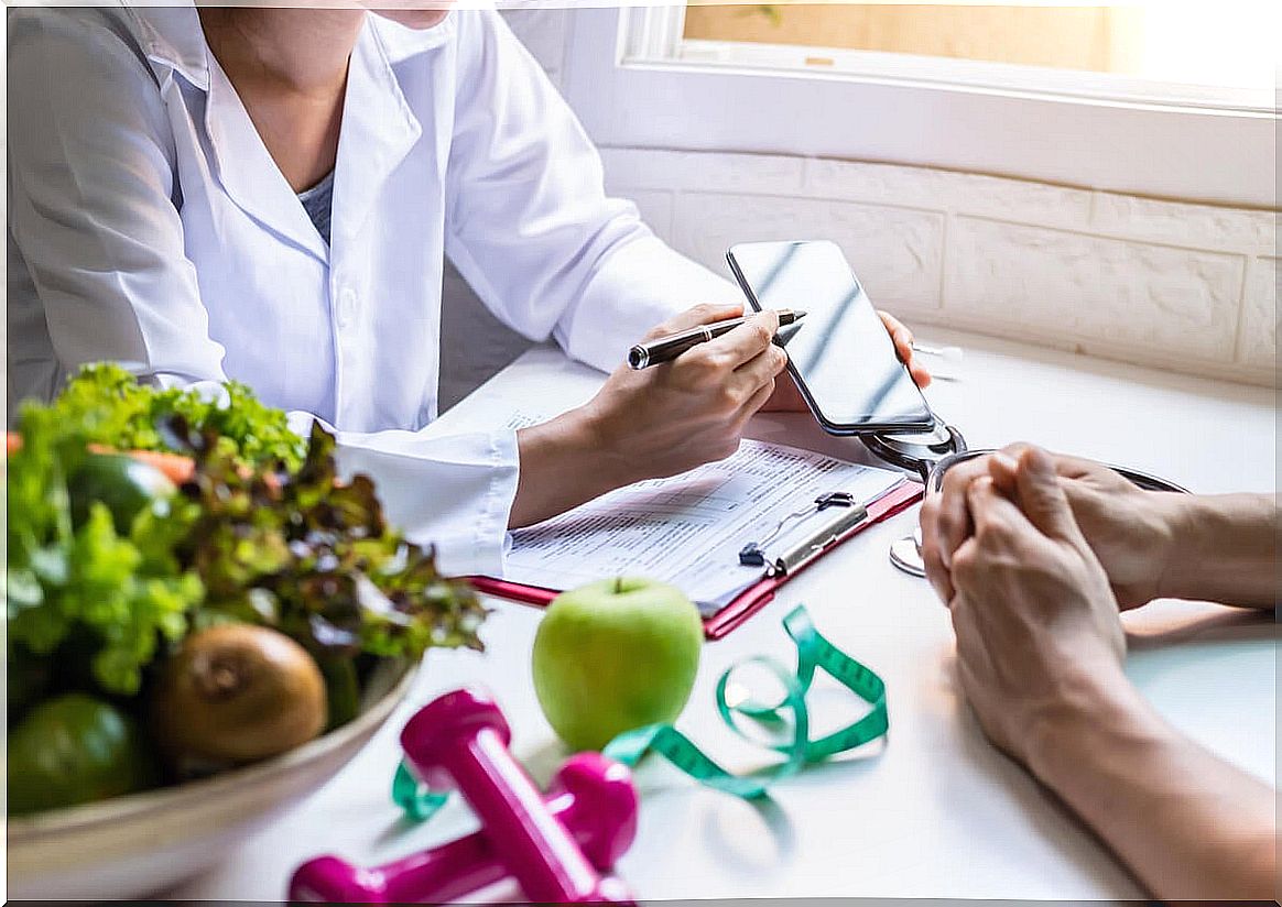 Man consulting with a nutritionist