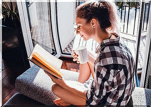 Woman having breakfast while reading