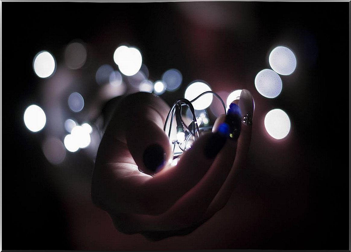 hand with lights symbolizing how to rethink your life